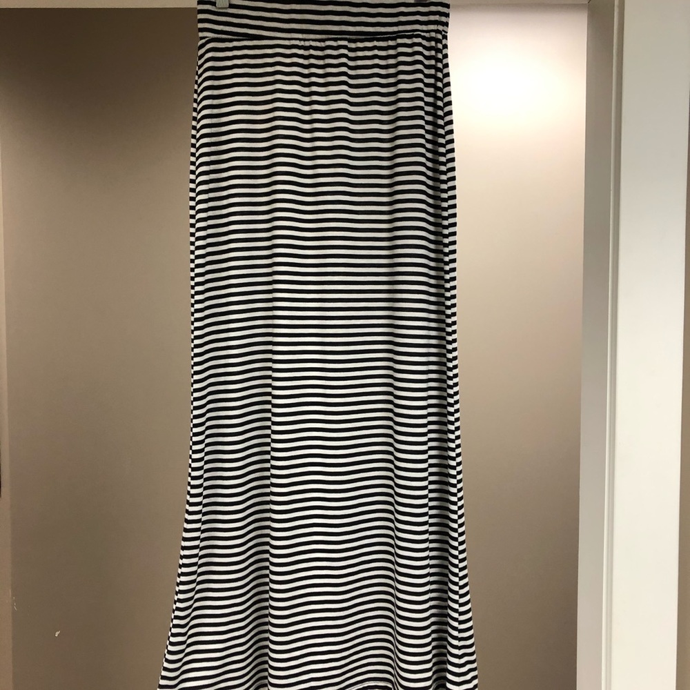 Charlotte Russe Black & White Striped Maxi Skirt Size Medium